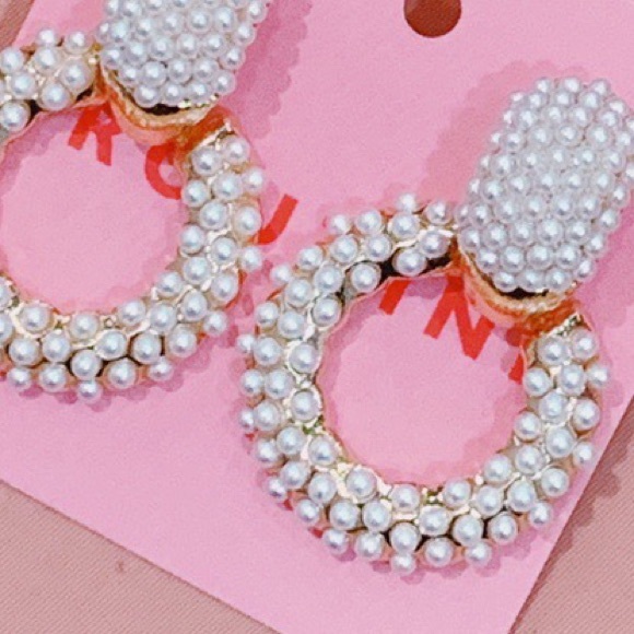 Short Pearl Hoop Statement Earrings - Picture 3 of 3